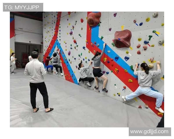 攀岩巨献：深入解析上海攀岩队默契配合与训练背后的故事