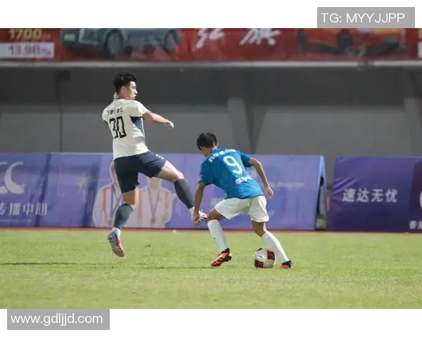 足球明星亲临探访残疾球迷传递温暖与希望的感人故事 足球明星亲临探访残疾球迷传递温暖与希望的感人故事