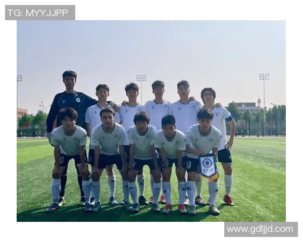 足球明星大学生的成长之路与校园生活的精彩瞬间 足球明星大学生的成长之路与校园生活的精彩瞬间