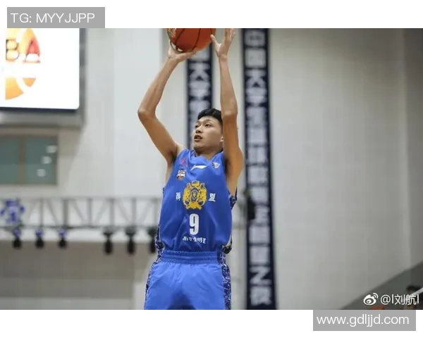 重庆篮球队在世界锦标赛积分榜上以64分稳居第一位置 重庆篮球队在世界锦标赛积分榜上以64分稳居第一位置